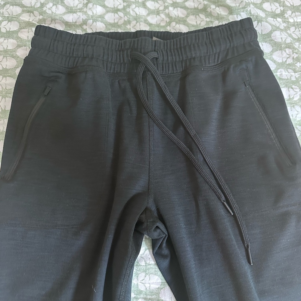 Beyond Yoga Joggers in Black